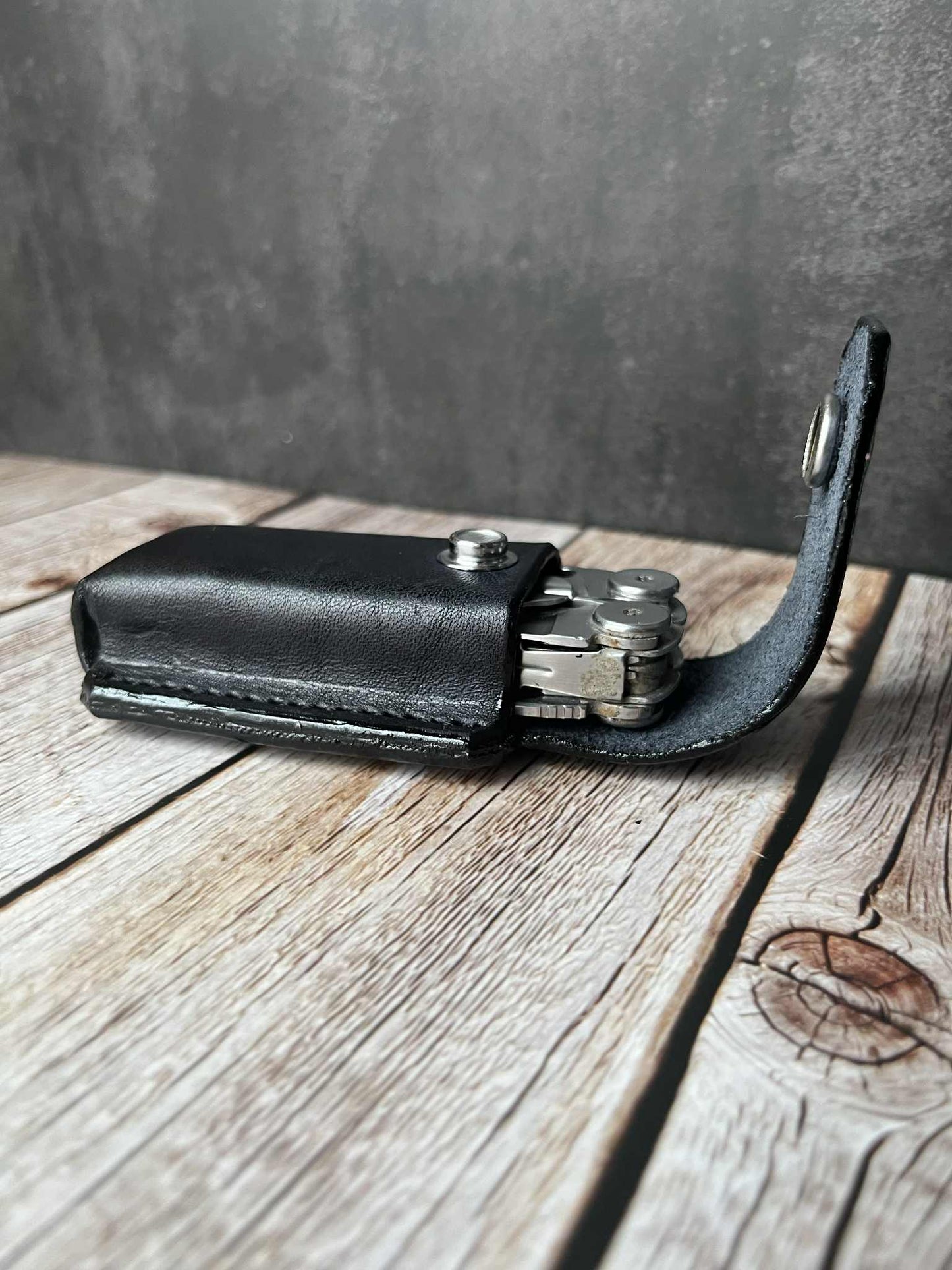 LEATHER CASE FOR MULTI-TOOL/LEATHERMAN