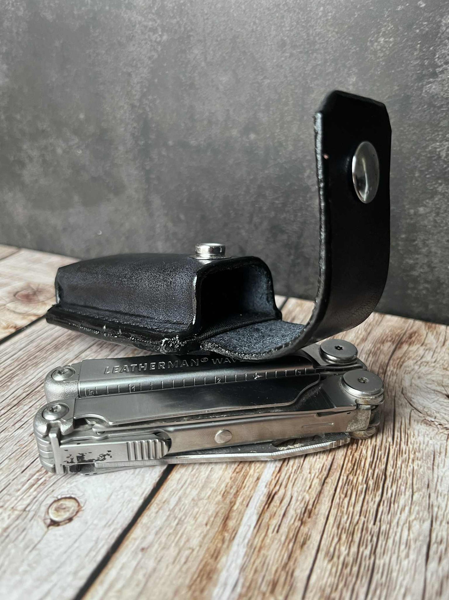 LEATHER CASE FOR MULTI-TOOL/LEATHERMAN