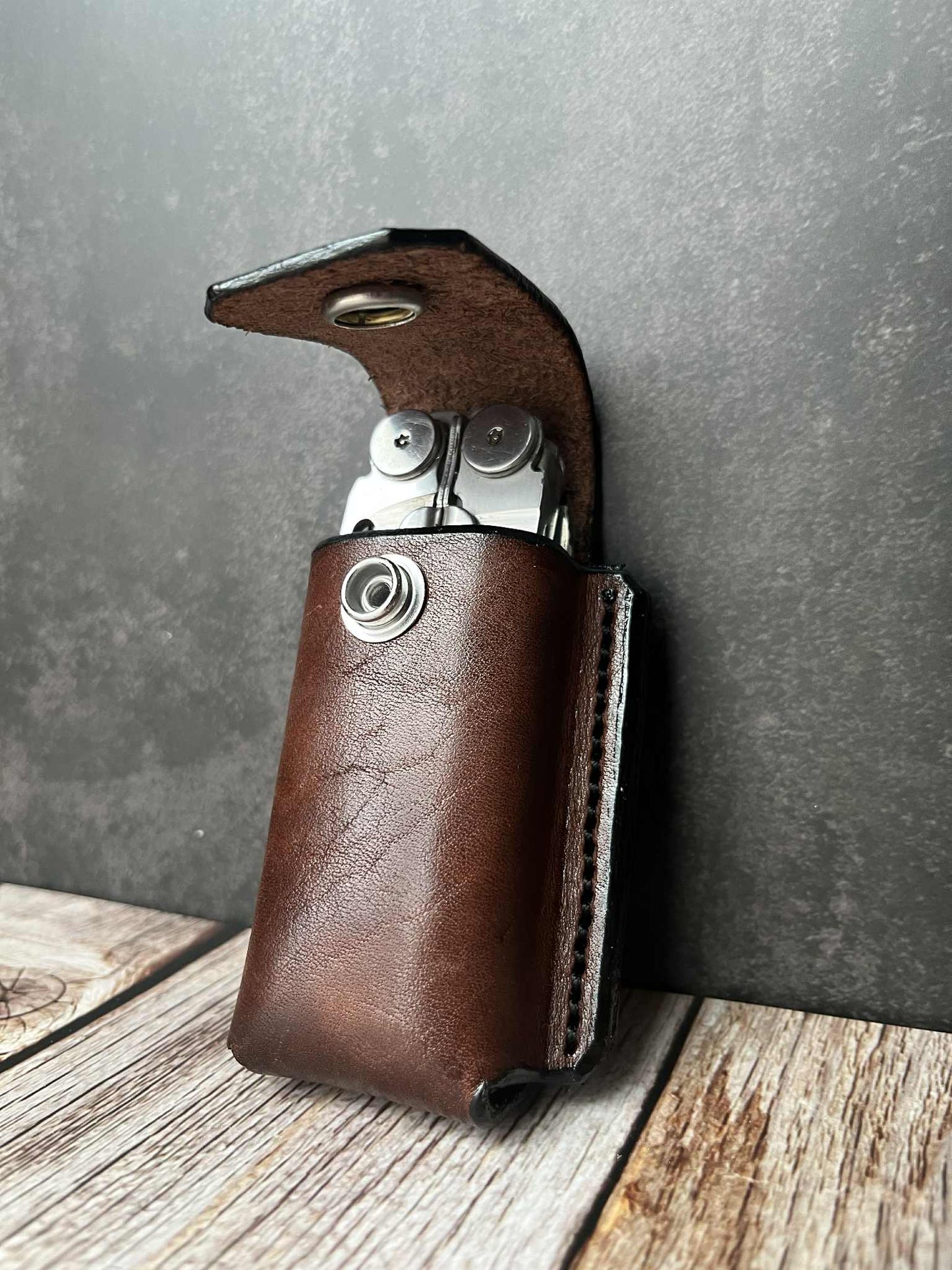 LEATHER CASE FOR MULTI-TOOL/LEATHERMAN