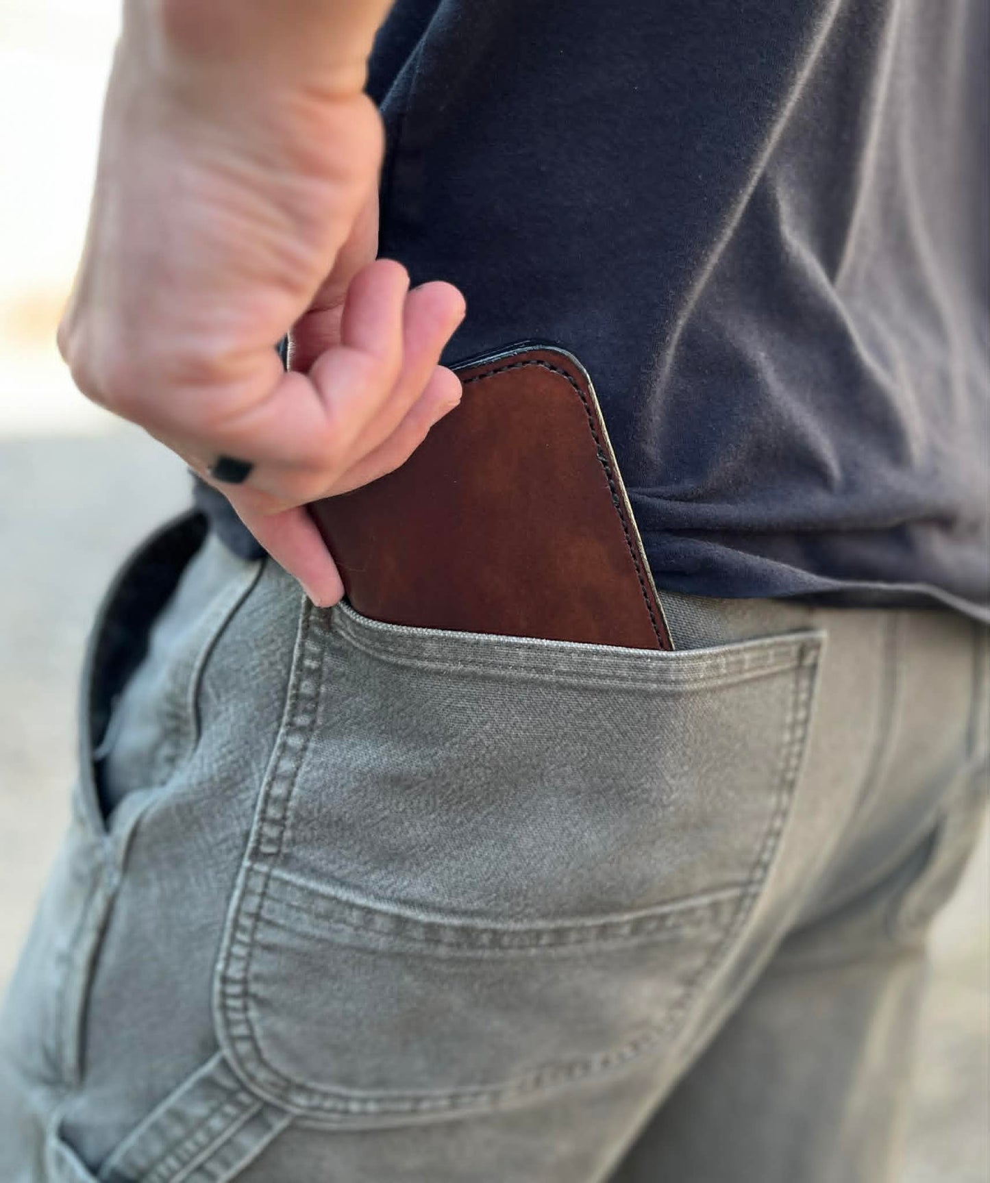 LEATHER VERTICAL BI-FOLD WALLET